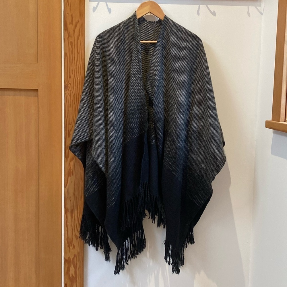 🤍 Olsen Europe cape Wrap - Picture 3 of 5